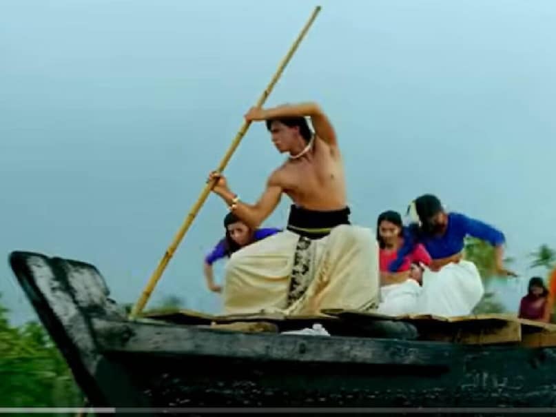 1998 માં માં થયેલી શાહરૂખ અને મનીષા કોઈરાલાની કોઈરાલાની આ લોકોને ખૂબ પસંદ છે. દિગ્દર્શક 'મણિ રત્નમ એ એ ફિલ્મમાં ફિલ્મમાં આ આ ગીત ખૂબ સુંદર રજૂ કર્યું. આ ગીતનું સંગીત એ એ. રહેમાને આપ્યું હતું અને ગીતો ગીતો લખ્યા હતા. (ફોટો સૌજન્ય-યુટ્યુબ પ્રિન્ટશોટ)