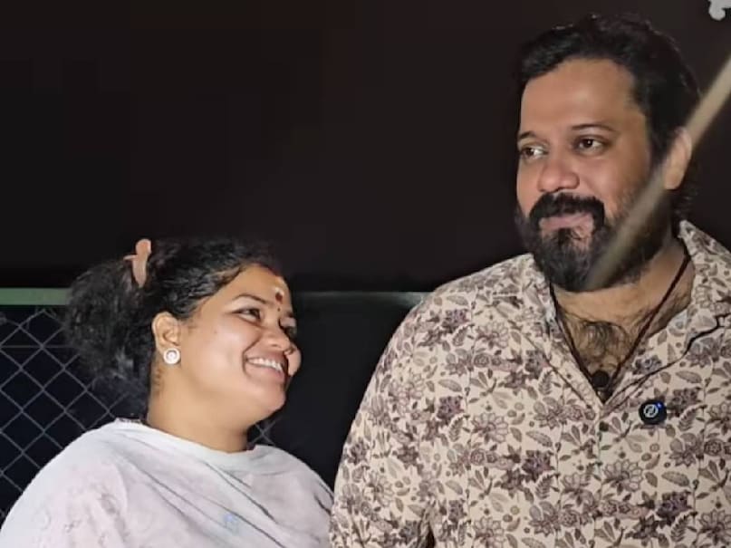 അപ്പോഴാണ് ബാല ഭാര്യയേയും കൂട്ടി രജിസ്റ്റർ ഓഫീസിൽ പോകുന്നതും, അവിടുത്തെ നടപടികൾ പൂർത്തിയാക്കുന്നതും. കോകിലയും എണ്ണിയാലൊടുങ്ങാത്ത സ്വത്തിനുടമ എന്ന സൂചന ബാല നൽകിയിരുന്നു. ഇതേക്കുറിച്ച് കൂടുതൽ വിവരങ്ങൾ ബാല എവിടെയും പങ്കിട്ടിരുന്നില്ല. കോകിലയുടെ പിതാവ് തമിഴ്നാട്ടിലെ സ്വാധീനമുള്ള രാഷ്ട്രീയ നേതാവെന്നും. എന്നാൽ, അമ്മായിയമ്മയെ അല്ലാതെ ഇതുവരെ തന്റെ ഭാര്യാ പിതാവിനെ ബാല എവിടെയും അവതരിപ്പിച്ചിട്ടില്ല. വൈക്കത്ത് താമസം ആരംഭിച്ചതില്പിന്നെ ബാലയും കോകിലയും താമസിക്കുന്ന വീട്ടിൽ കോകിലയുടെ അമ്മയും കൂടിയുണ്ടായിരുന്നു 
