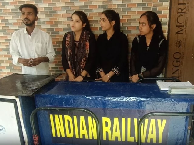 एक गिलास पानी से दौड़ी ट्रेन, युवाओं को मिली बड़ी सफलता, भारतीय रेलवे के बच सकते हैं 8000 करोड़ एक गिलास पानी से दौड़ी ट्रेन, युवाओं को मिली बड़ी सफलता, भारतीय रेलवे के बच सकते हैं 8000 करोड़