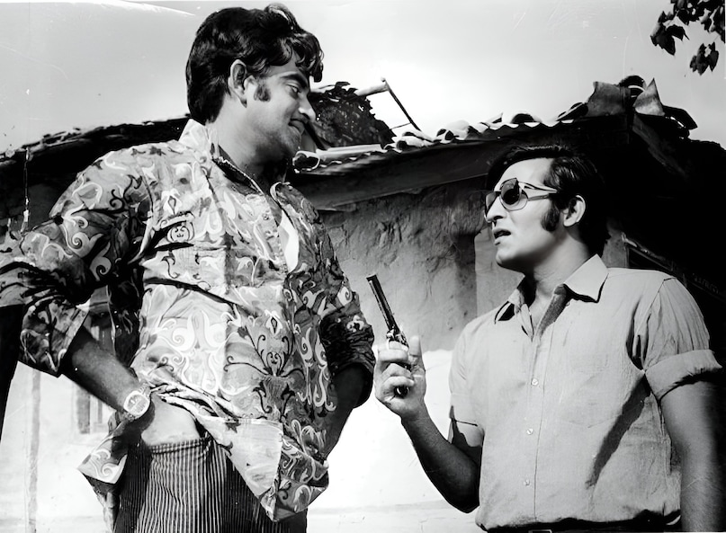 Vinod Khanna, Shatrughan Sinha, Mere Apne Movie, Vinod Khanna Shatrughan Sinha Mere Apne, Mere Apne box office, Meena Kumari, मेरे अपने, विनोद खन्ना, शत्रुघ्न सिन्हा, मीरा कुमारी, मेरे अपने फिल्म, विनोद खन्ना मेरे अपने 