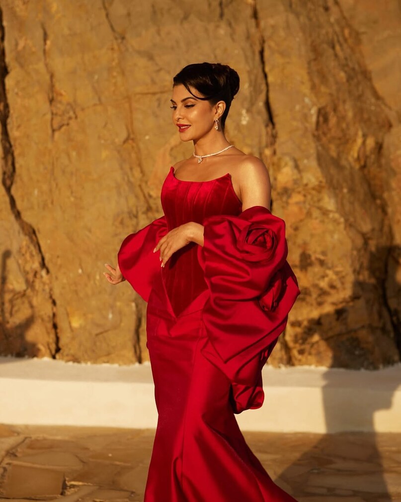 Jacqueline Fernandez paints Cannes Film Festival Jacqueline Fernandez paints Cannes Film Festival