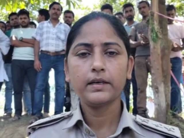 गोली कान के ऊपर और गर्दन के नीचे पीछे से मारी गई...दरभंगा में शिक्षक की हत्या गोली कान के ऊपर और गर्दन के नीचे पीछे से मारी गई...दरभंगा में शिक्षक की हत्या