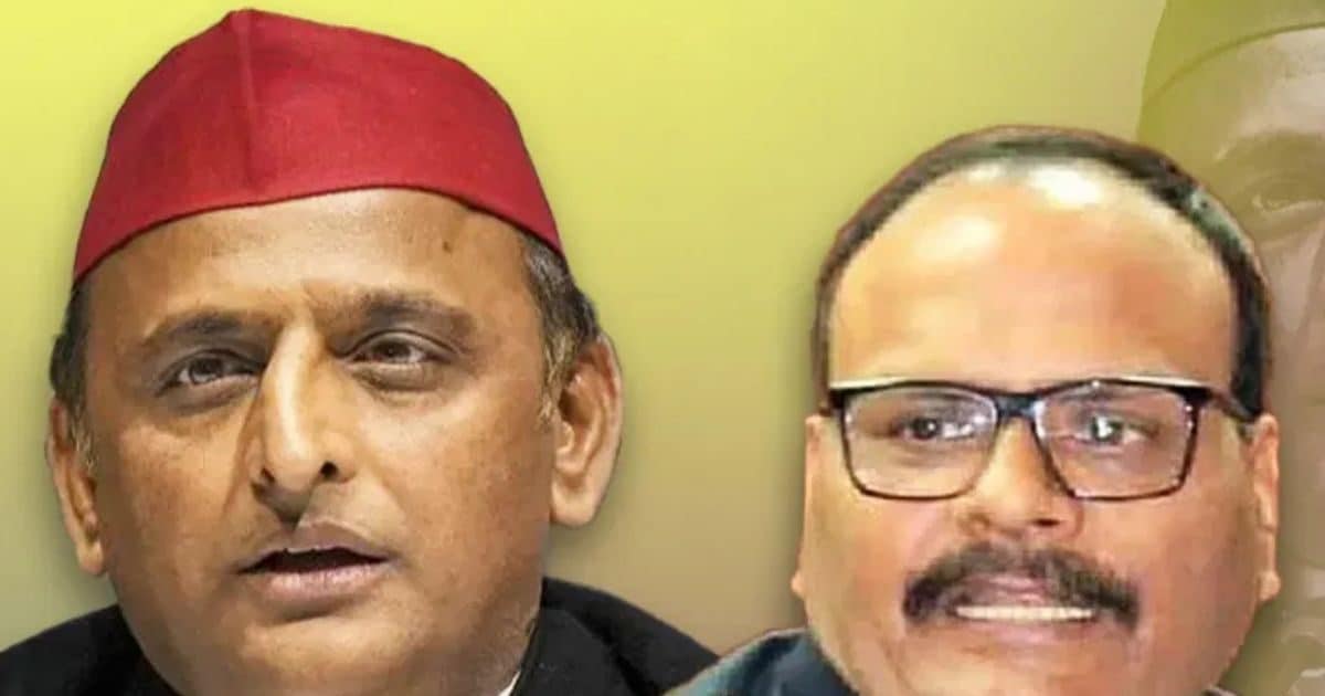 लखनऊ: अखिलेश यादव और ब्रजेश पाठक के बीच पोस्टर वॉर, सियासी बवाल.