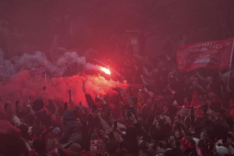 Liverpool News, Liverpool accident, Liverpool victory parade, Liverpool victory parade accident, Liverpool Accident photos, लिवरपूल हादसा, लिवरपूल परेड हादसा, लिवरपूल जश्न हादसा Liverpool News, Liverpool accident, Liverpool victory parade, Liverpool victory parade accident, Liverpool Accident photos, लिवरपूल हादसा, लिवरपूल परेड हादसा, लिवरपूल जश्न हादसा