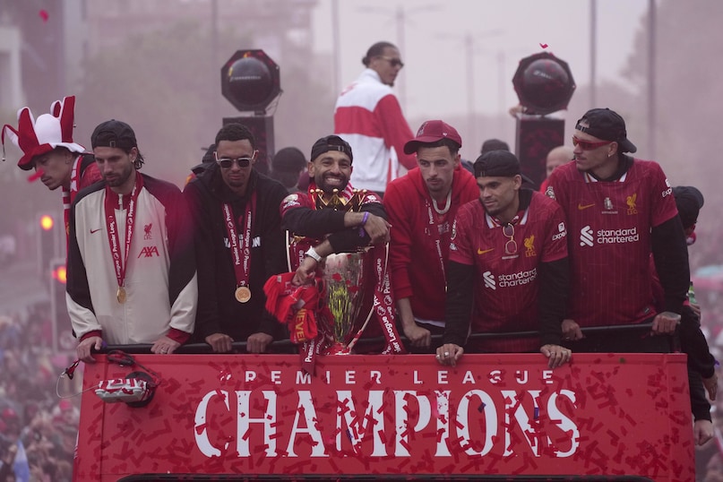 Liverpool News, Liverpool accident, Liverpool victory parade, Liverpool victory parade accident, Liverpool Accident photos, लिवरपूल हादसा, लिवरपूल परेड हादसा, लिवरपूल जश्न हादसा Liverpool News, Liverpool accident, Liverpool victory parade, Liverpool victory parade accident, Liverpool Accident photos, लिवरपूल हादसा, लिवरपूल परेड हादसा, लिवरपूल जश्न हादसा