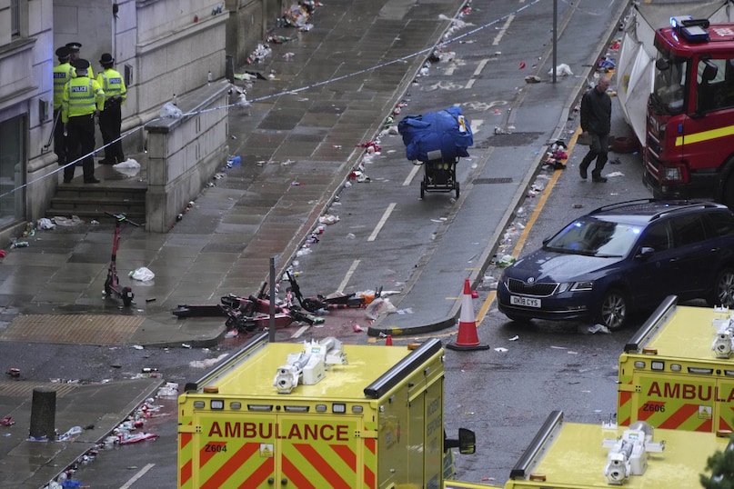 Liverpool News, Liverpool accident, Liverpool victory parade, Liverpool victory parade accident, Liverpool Accident photos, लिवरपूल हादसा, लिवरपूल परेड हादसा, लिवरपूल जश्न हादसा Liverpool News, Liverpool accident, Liverpool victory parade, Liverpool victory parade accident, Liverpool Accident photos, लिवरपूल हादसा, लिवरपूल परेड हादसा, लिवरपूल जश्न हादसा