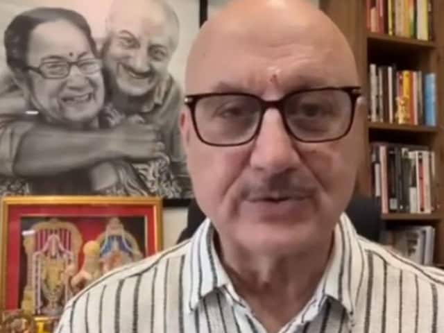 Missiles were falling in Pak Jammu, brother shared video, Anupam Kher panicked Missiles were falling in Pak Jammu, brother shared video, Anupam Kher panicked