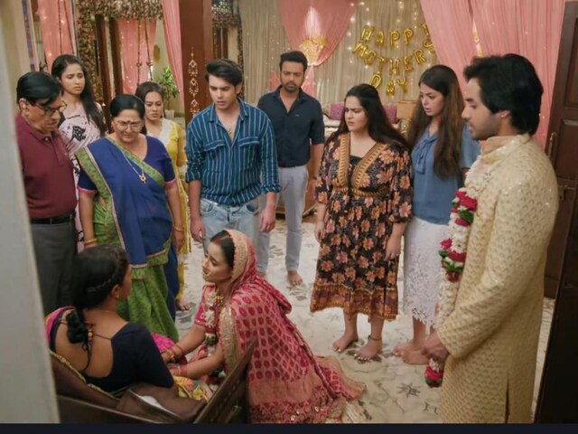 Anupama : आर्यन-माही की शादी से फंसी अनुपमा..हसमुक ने दिया साथ, सिखाया सबक Anupama : आर्यन-माही की शादी से फंसी अनुपमा..हसमुक ने दिया साथ, सिखाया सबक