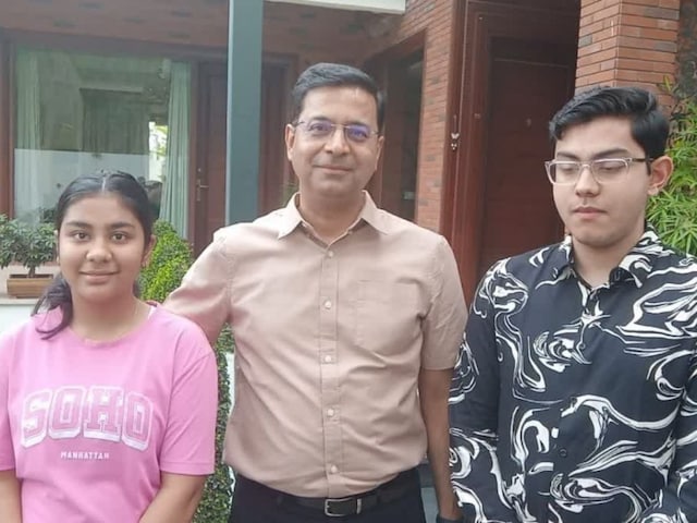 पिता IAS अफसर, बेटे ने 12वीं में किया टॉप, अब विदेश से करेंगे यह कोर्स
