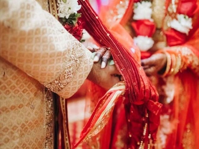 ‘सर! वो हिंदू…’ मुस्लिम युवती ने लिए खुशी-खुशी सात फेरे, शादी के बाद रोते-रोते बनाई वीडियो… ‘सर! वो हिंदू…’ मुस्लिम युवती ने लिए खुशी-खुशी सात फेरे, शादी के बाद रोते-रोते बनाई वीडियो…