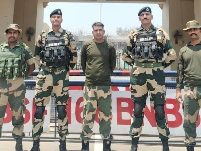 आंखों पर पट्टी, नींद पर ताला…BSF जवान को PAK ने खूब किया टार्चर, शेर जैसे लौटा आंखों पर पट्टी, नींद पर ताला…BSF जवान को PAK ने खूब किया टार्चर, शेर जैसे लौटा
