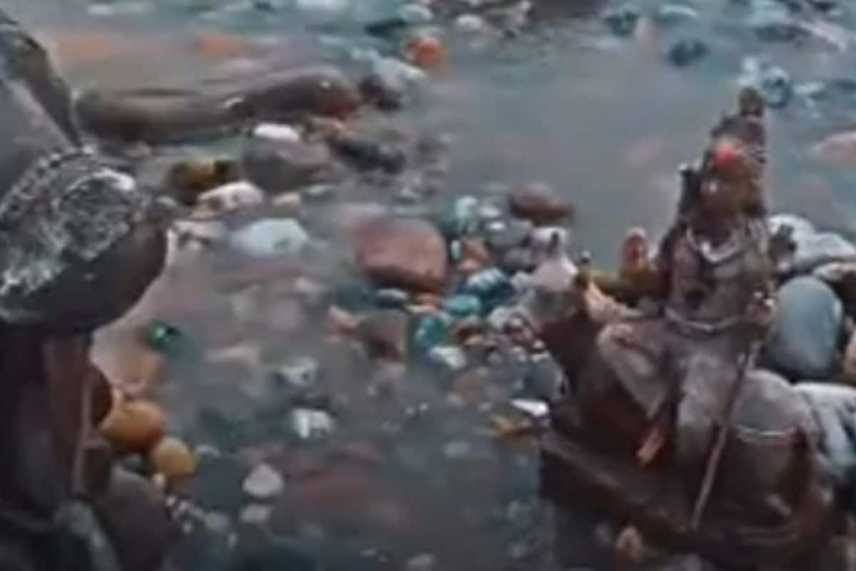 बगलिहार और सलाल डैम के गेट बंद चेनाब नदी में पानी घटा अखनूर में नजारा देखने पहुंचे लोग