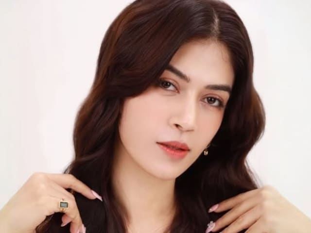 बहन की शादी से पहले हुआ बड़ा हादसा, ‘बिग बॉस’ फेम एक्ट्रेस के घर लूट! बीजेपी से लगाई मदद की गुहार बहन की शादी से पहले हुआ बड़ा हादसा, ‘बिग बॉस’ फेम एक्ट्रेस के घर लूट! बीजेपी से लगाई मदद की गुहार