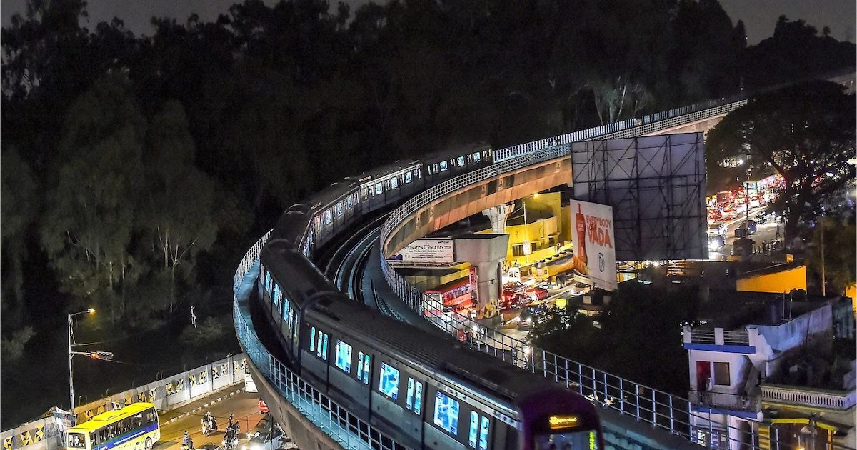 Metro Station News: मेट्रो ने पैसेंजर्स को दिया एक और झटका, 12 स्‍टेशनों पर इस काम के लिए चुकानी पड़ेगी कीमत | bangalore metro rail layest news for urinals rupees 2 toilet rupees 5 charge sulabh international