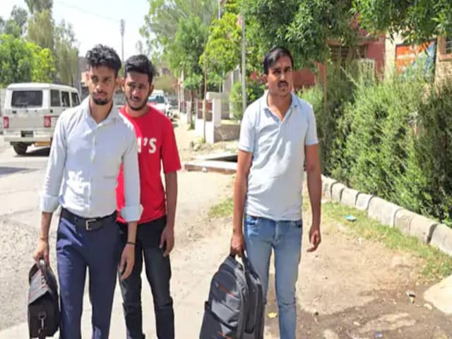 सेना स्टेशन के पास 3 युवा घूम रहे थे, पुलिस को खोजने के बाद गिरफ्तार किया गया सेना स्टेशन के पास 3 युवा घूम रहे थे, पुलिस को खोजने के बाद गिरफ्तार किया गया