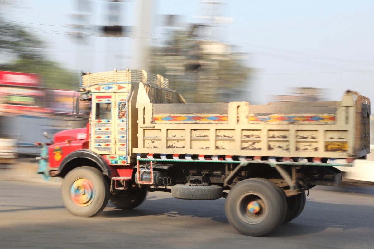 न गाड़ी न सोनाबिना लॉक तोड़े ये चोर 5 लाख की दवाई चुरा ले गए! वो भी ट्रक से