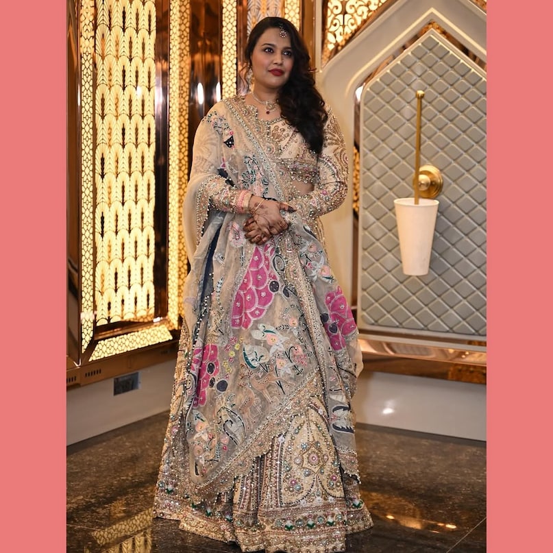 The Hindu actress, who created a Muslim, had ever married a 'dirty' scene of 30 seconds, which the ground slipped under his feet 6 Both my looks for ArishKiPremKaHani self decided theme Rose Barfi HalvaaiiInspired WeddingSeason 5 2025 05 8bf222187b8f6aecf85e63f3f00dccab -