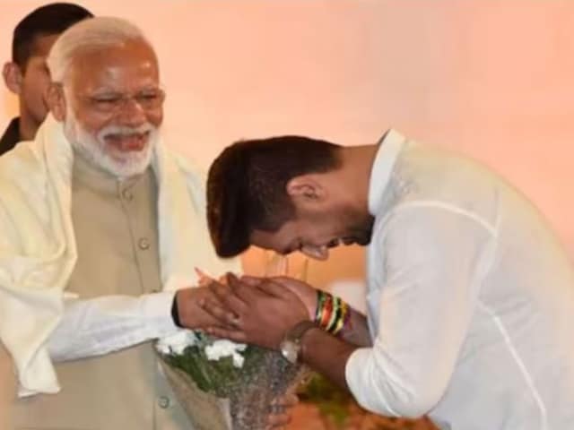 पिता को मिला था मौसम वैज्ञानिक का तमगा, चिराग बनेंगे अब बिहार का 'ध्रुवतारा'? पिता को मिला था मौसम वैज्ञानिक का तमगा, चिराग बनेंगे अब बिहार का 'ध्रुवतारा'?