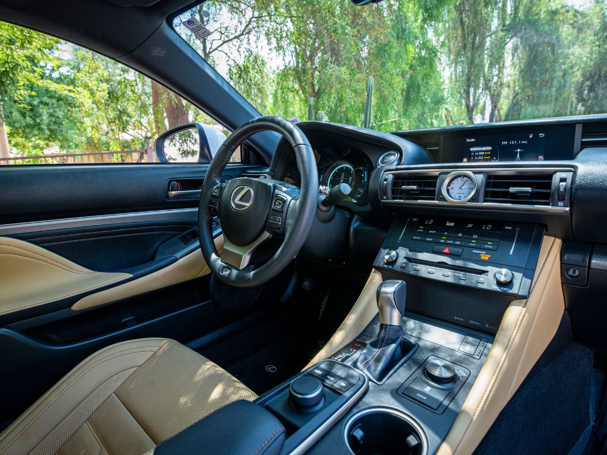Car-Lexus-interior-401-Canva-2025-05-504a2bf72324e1a8dba5681a58fb850f Lexus car owner fed up with 3 theft attempt in 6 weeks put weird Letter to Thieves on Car - Attempted to steal expensive car of 3 times in 6 weeks, the owner did this work, you will also be stunned!