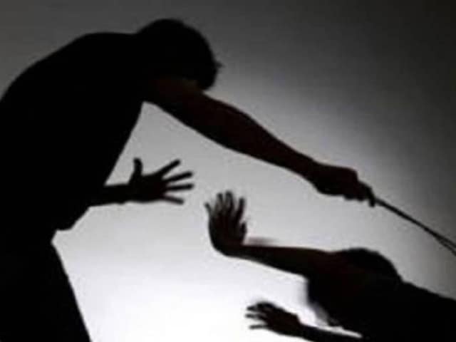 पत्नी झाड़ू लगा रही थी, पति की नींद खो गई, यह जल्दी हो गई पत्नी झाड़ू लगा रही थी, पति की नींद खो गई, यह जल्दी हो गई