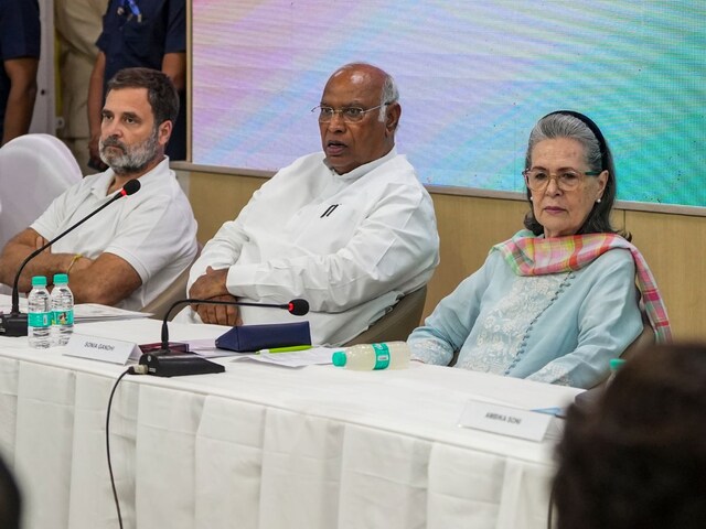 पहलगाम पर 'समर्थन' की आड़ में कांग्रेस ने दागे सवाल, जाति जनगणना पर भी घेरा पहलगाम पर 'समर्थन' की आड़ में कांग्रेस ने दागे सवाल, जाति जनगणना पर भी घेरा