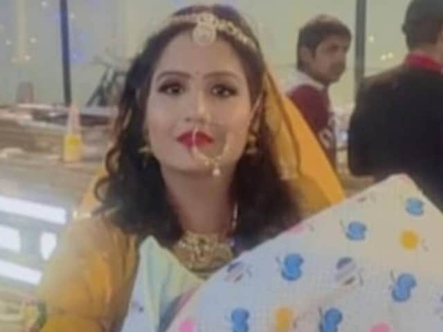 पति ने पत्नी को चिप्स के साथ मिलाया और फिर उसके मुँह और नाक को दबाकर उसे मार डाला पति ने पत्नी को चिप्स के साथ मिलाया और फिर उसके मुँह और नाक को दबाकर उसे मार डाला