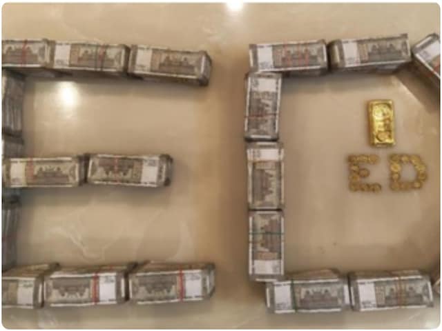 पंजाब-हरियाणा में ED की रेड,3 करोड़ का कैश-सोना जब्त पंजाब-हरियाणा में ED की रेड,3 करोड़ का कैश-सोना जब्त