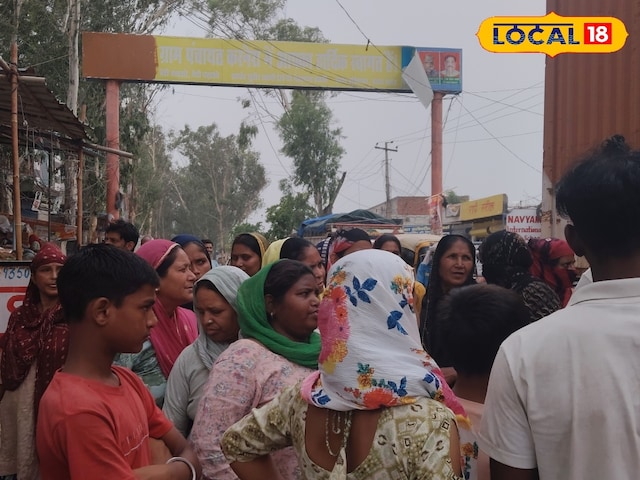 बिजली की विफलता पूर्ण और पारा उच्च ... नाराज लोगों ने सड़क को जाम कर दिया