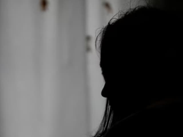  8 साल की बेटी से बेरहमी, वीडियो वायरल