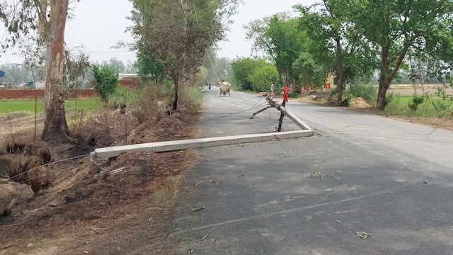 हरियाणा में मौसम: 400 बिजली के खंभे गरज के कारण टूट गए थे, गांवों और शहर की रोशनी गुल हरियाणा में मौसम: 400 बिजली के खंभे गरज के कारण टूट गए थे, गांवों और शहर की रोशनी गुल
