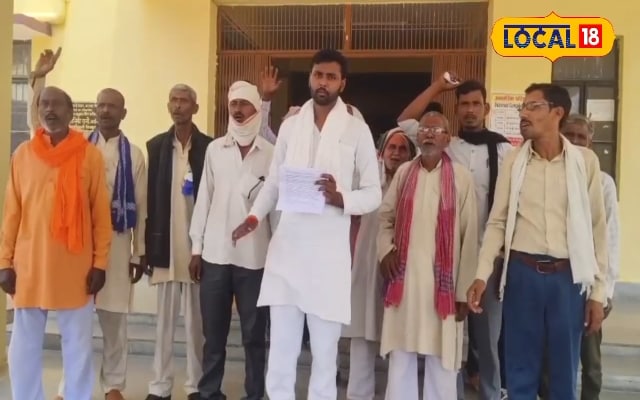 चित्रकूट के इस गांव में मचा हाहाकार, नारा लगाते DM ऑफिस पहुंचे ग्रामीण, बताया दर्द, सौंपी शिकायत