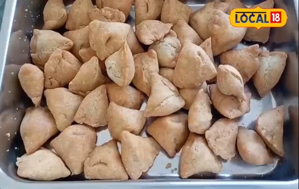 Millet samosas are being prepared in this city of UP and there is huge demand for them.