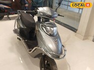गजब माइलेज...फीचर्स भी सबसे दमदार, इस EV स्कूटी ने बाजार में मचा दी धूम