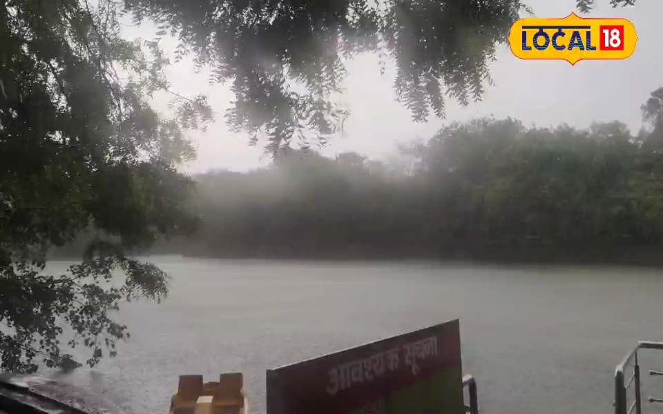 Agra Weather Update : भीषण गर्मी के बाद अचानक बदला आगरा का मौसम… 12 घंटों तक होगी बारिश!