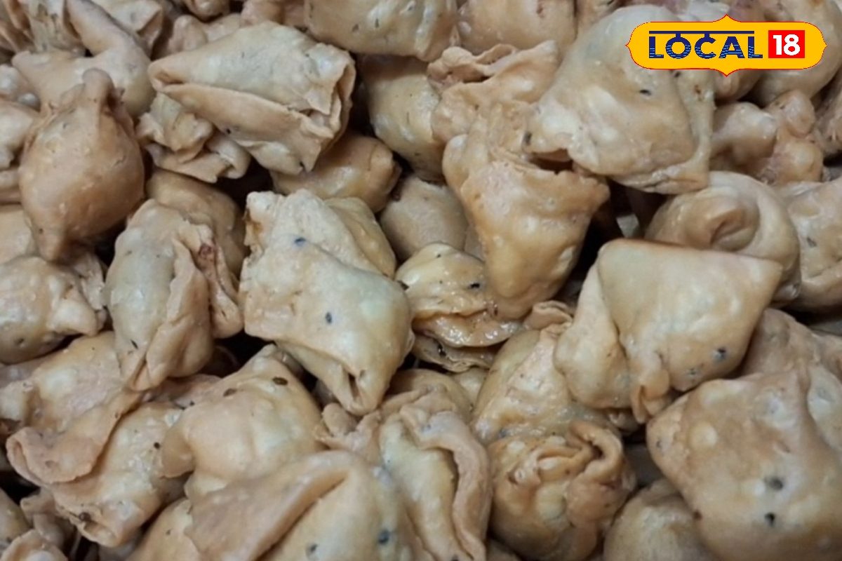 सिर्फ 1 रूपए में खाएं करारा समोसा...स्वाद ऐसा कि चट कर जाएंगे उंगलियां