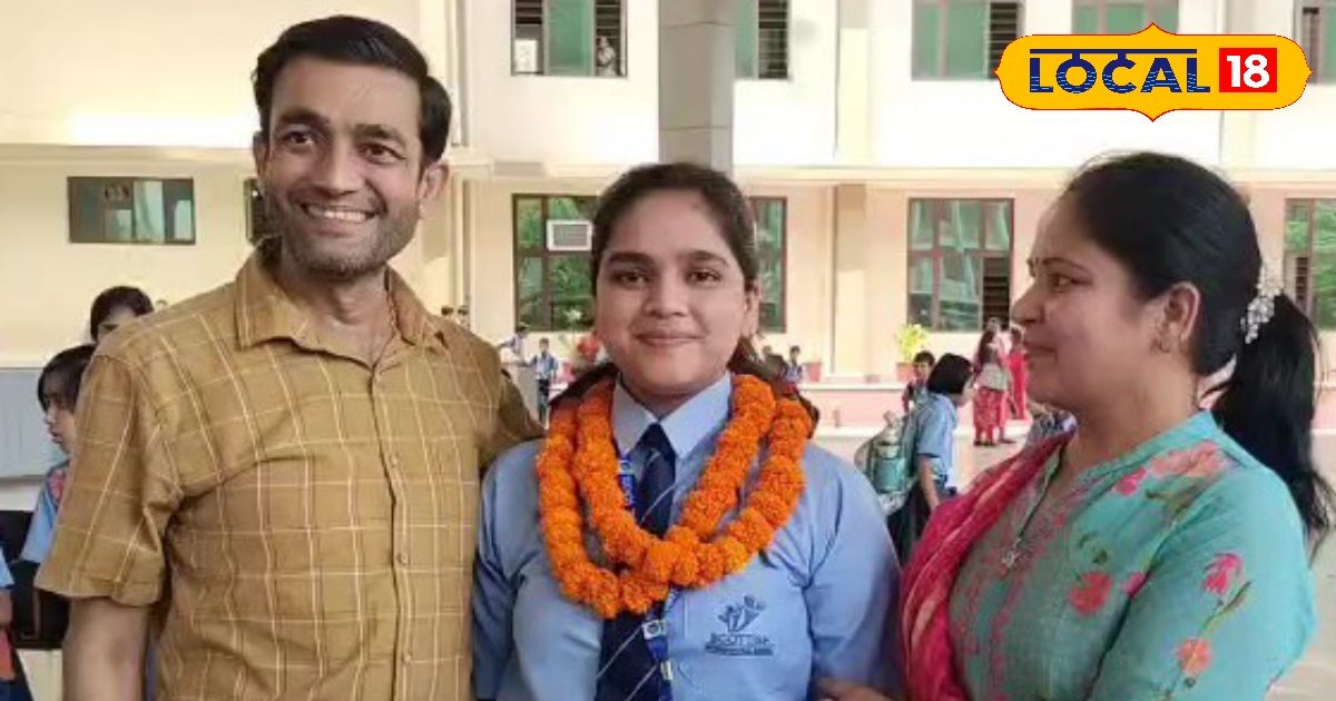 CBSE Result 2025: सावी जैन ने 499 अंकों के साथ किया टॉप.