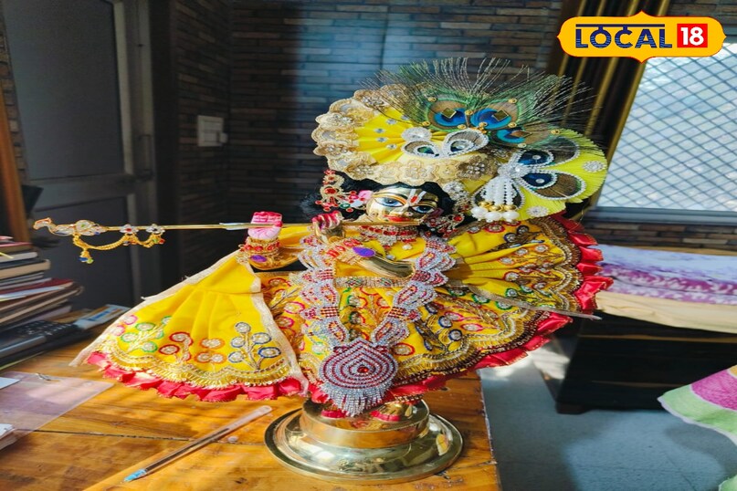 मथुरा न्यूज़, ताज़ा ख़बर, हिंदी न्यूज़, टॉप न्यूज़, धर्म की ख़बर, राधा रानी, बरसाना, बरसाना मंदिर, कृष्ण, कृष्ण से नाराज़, यूपी की ख़बर, Mathura News, Latest News, Hindi News, Top News, Religion News, Radha Rani, Barsana, Barsana Temple, Krishna, Angry with Krishna, UP News