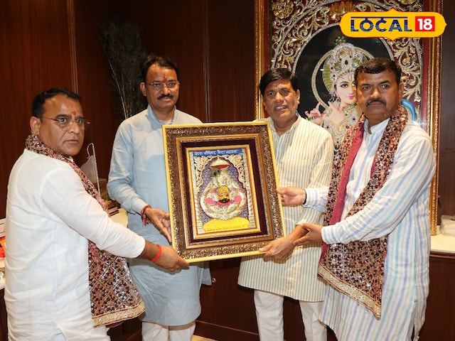 खातुशाम मंदिर: डिप्टी सीएम प्रेमचंद बैरवा बाबा श्याम के कोर्ट में पहुंचे खातुशाम मंदिर: डिप्टी सीएम प्रेमचंद बैरवा बाबा श्याम के कोर्ट में पहुंचे