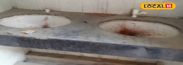 Ground Report: यूपी का यह रेलवे स्टेशन सबसे गंदा? टॉयलेट तक नहीं साफ, यात्रियों ने खोला काला चिट्टा