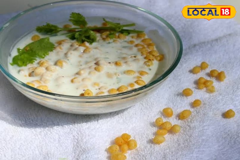 To make Bundi's raita raita raita, you will add boondi, black salt, roasted cumin powder, mint powder, green chili and garnish it by putting green coriander. To make Raita more tasty, cumin seeds can also be applied in it.
