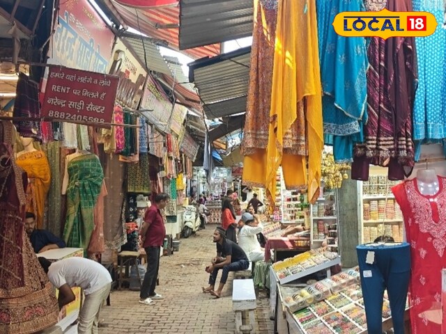 बाजारों में पाकिस्तानी डिज़ाइन की मांग घटी, देसी फैशन को मिला नया जीवन बाजारों में पाकिस्तानी डिज़ाइन की मांग घटी, देसी फैशन को मिला नया जीवन