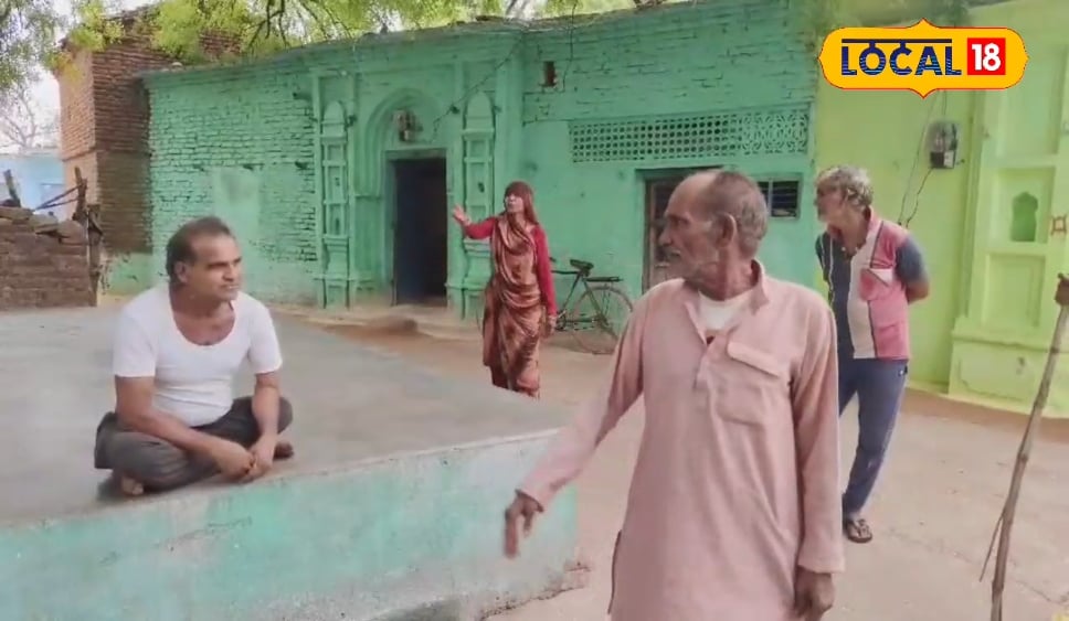 Jhansi News : करोड़ों का मुआवजा देख ललचाए 4 बेटे… 2 ने पापा को उठा लिया! मम्मी ने दर्ज कराई रिपोर्ट, चौंका देगी ये घटना