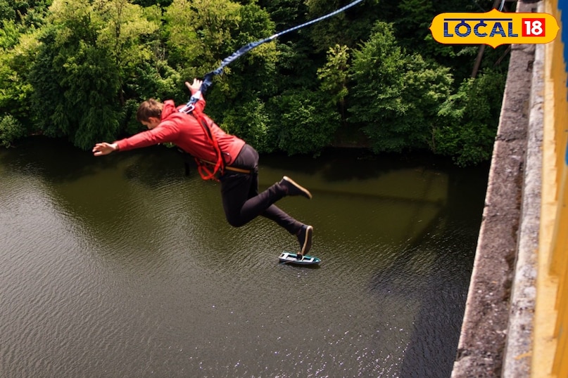 bungee jumping
