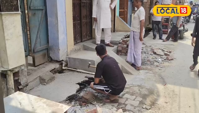 बरेली में करीब 100 घरों पर चलेगा बुलडोजर! लगाए गए लाल निशान, मचा हड़कंप बरेली में करीब 100 घरों पर चलेगा बुलडोजर! लगाए गए लाल निशान, मचा हड़कंप