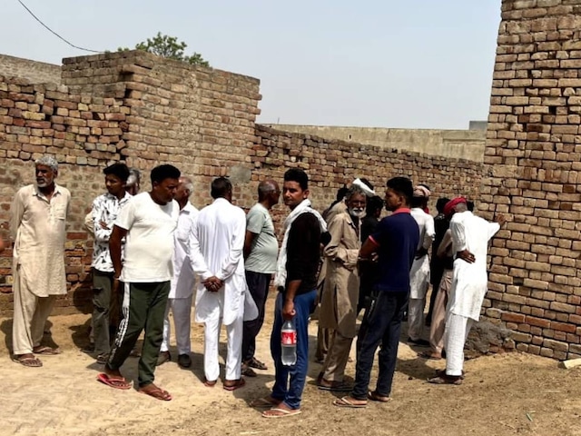 एक महिला जो अपने पति को तलाकशुदा आदमी के साथ रह रही थी, वह प्रकाश में आई एक महिला जो अपने पति को तलाकशुदा आदमी के साथ रह रही थी, वह प्रकाश में आई