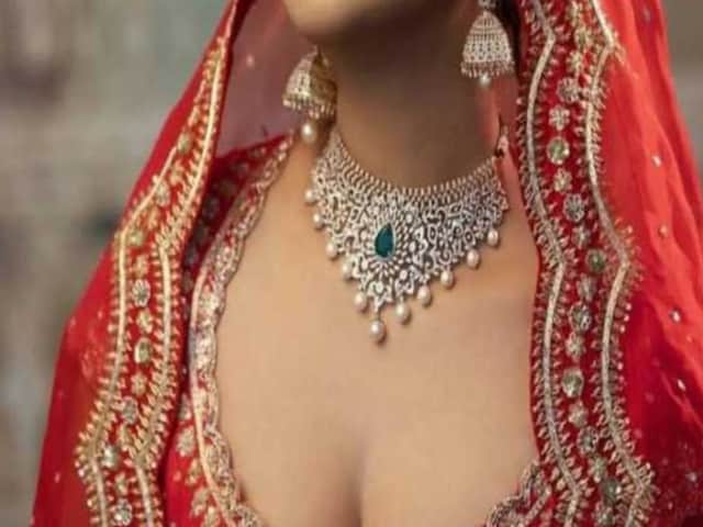 सुहागरात के बाद दुल्हन को लगी प्यास, दूल्हे ने पिलायी ऐसी चीज फिर.... सुहागरात के बाद दुल्हन को लगी प्यास, दूल्हे ने पिलायी ऐसी चीज फिर....