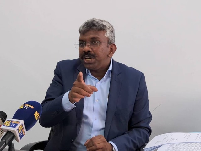 नौकरी चाहिए तो... गंदा खेल खेल रहा था ये IAS अफसर, CM को लग गई भनक, फिर जो हुआ नौकरी चाहिए तो... गंदा खेल खेल रहा था ये IAS अफसर, CM को लग गई भनक, फिर जो हुआ