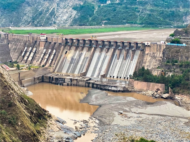 घुटनों पर आया पाकिस्तान, समझौते पर दोबारा विचार को तैयार घुटनों पर आया पाकिस्तान, समझौते पर दोबारा विचार को तैयार