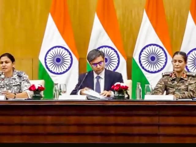 भारतीय सीमा की तरफ बढ़ रही पाक आर्मी, छिड़ सकती है बड़ी जंग, सरकार का अलर्ट