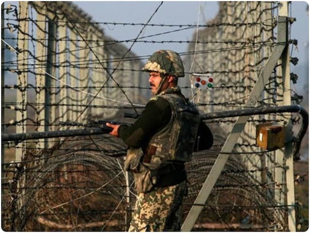 अब सेना ने पाकिस्तानी रेंजर को दबोचा, PAK ने 10 दिन पहले BSF जवान को पकड़ा था अब सेना ने पाकिस्तानी रेंजर को दबोचा, PAK ने 10 दिन पहले BSF जवान को पकड़ा था